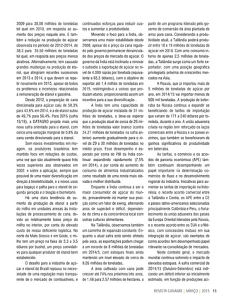 15REVISTA CANAMIX | MARÇO | 2015
2009 para 38,00 milhões de toneladas
tel quel em 2010, em resposta ao au-
mento dos preços naquele ano. E tam-
bém a redução na produção de açúcar
observada no período de 2012-2014, de
38,3 para 35,50 milhões de toneladas
tel quel, em resposta aos preços menos
atrativos. Alternativamente, tem causado
grandes mudanças na produção de eta-
nol, que atingiram recordes sucessivos
em 2013 e 2014, e que devem se repe-
tir novamente em 2015, apesar de todos
os problemas e incertezas relacionadas
à remuneração de etanol e gasolina.
Desde 2012, a proporção de cana
direcionada para açúcar caiu de 50,3%
para 43,6% em 2014, e a de etanol subiu
de 49,7% para 56,4%. Para 2015 (safra
15/16), a DATAGRO projeta mais uma
nova safra orientada para o etanol, com
cerca uma variação marginal de 0,8% da
cana sendo direcionada para o etanol.
Sem novos investimentos em mo-
agem, os produtores brasileiros tem
mantido foco em reduções de custos,
uma vez que são atualmente quase três
vezes superiores aos observados em
2002, e sobre a aplicação, sempre que
possível de uma maior diversificação em
direção à bioeletricidade, e a novos usos
para bagaço e palha para o etanol de se-
gunda geração e o biogás e biometano.
Há uma clara tendência de au-
mento da produção de etanol a partir
do milho em unidades anexas às insta-
lações de processamento de cana, de-
vido ao relativamente baixo preço do
milho no interior, por conta do elevado
custo de nossa deficiente logística. No
norte do Mato Grosso e em Goiás, o mi-
lho tem um preço na faixa de 2,3 a 3,5
dólares por bushel, um preço convidati-
vo para qualquer produtor de etanol bem
estabelecido.
O desafio para a indústria de açú-
car e etanol do Brasil repousa na neces-
sidade de uma regulação mais transpa-
rente de o mercado de combustíveis, e
continuados esforços para reduzir cus-
tos e aumentar a produtividade.
Movendo o foco para a Índia, ob-
servamos uma maior estabilidade desde
2008, apesar de o preço da cana regula-
do pelo governo permanecer desvincula-
do dos preços de mercado do açúcar. O
governo da Índia está inclinado a renovar
o subsídio à exportação de açúcar no ní-
vel de 4.000 rúpias por tonelada (equiva-
lente a 65,5 dólares), com o objetivo de
exportar até 1,4 milhão de toneladas em
2015, restringindo-o a usinas que pro-
duzam etanol, proporcionando assim um
incentivo para a sua diversificação .
A Índia tem uma capacidade de
produção de açúcar instalada de 31 mi-
lhões de toneladas, e deve-se esperar
que a produção atual de cerca de 26 mi-
lhões de toneladas valor branco (contra
24,27 milhões de toneladas na safra an-
terior) aumente gradualmente para o ní-
vel de 29 a 30 milhões de toneladas no
médio prazo. Esse desempenho é es-
perado por conta do PIB da Índia con-
tinuar expandindo rapidamente (7,5%
em 2014), e por conta do aumento de
consumo de alimentos industrializados
como resultado de uma renda mais ele-
vada e melhor distribuída.
Enquanto a Índia continua a ser o
maior consumidor de açúcar do mun-
do, provavelmente irá manter sua posi-
ção como um fator de swing, alternando
anos de superávit e déficit, dependen-
do do clima e da concorrência local com
outras culturas alimentares.
Na Tailândia, observamos também
um caminho de expansão constante. En-
quanto a atual safra está sendo afetada
pela seca, as exportações podem chegar
a um recorde de 8 milhões de toneladas
em 2014/5, com estoques finais ainda
mantendo um nível elevado de cerca de
8,05 milhões de toneladas.
A área cultivada com cana pode
crescer até 74% nos próximos três anos,
de 1,48 para 2,57 milhões de hectares, a
partir de um programa liderado pelo go-
verno de conversão da área plantada de
arroz para cana. Considerando a produ-
tividade atual, a Tailândia poderá produ-
zir entre 18 e 19 milhões de toneladas de
açúcar em 2018. Com umo consumo in-
terno de apenas 2,5 milhões de tonela-
das, a Tailândia surge como um forte ex-
portador, com uma posição geográfica
privilegiada próxima de crescentes mer-
cados na Ásia.
A Rússia, que já importou mais de
5 milhões de toneladas de açúcar por
ano, em 2014/15 vai importar menos de
900 mil toneladas. A produção de beter-
raba da Rússia continua a expandir se
beneficiando de tarifas de importação
que variam de 171 a 240 dólares por to-
nelada, durante o ano. A união aduaneira
criada na região tem reforçado os laços
comerciais entre a Rússia e os países vi-
zinhos, que também se beneficiaram de
ganhos significativos de produtividade
em beterraba.
As tarifas, o comércio e os acor-
dos de parceria económica (APE) tam-
bém continuam desempenhando um
papel importante na determinação co-
mércios de fluxo e no desenvolvimento
regional da indústria. Iniciativas para au-
mentar as tarifas de importação na Indo-
nésia, o recente acordo comercial entre
a Tailândia e Coréia, os APE entre a CE
e países latino-americanos selecionados
principalmente Colômbia e Peru, o forta-
lecimento da união aduaneira dos países
da Europa Oriental liderados pela Rússia,
e o recente acordo entre os EUA e o Mé-
xico, com concessões mútuas em sua
integração de açúcar, são exemplos de
como acordos tem desempenhado papel
relevante na consolidação de mercados.
Neste contexto geral, o mercado
mundial continua sofrendo o impacto de
elevados estoques. A safra comercial de
2014/15 (Outubro-Setembro) está indi-
cando um déficit inferior ao inicialmente
estimado, em função de produções aci-
 