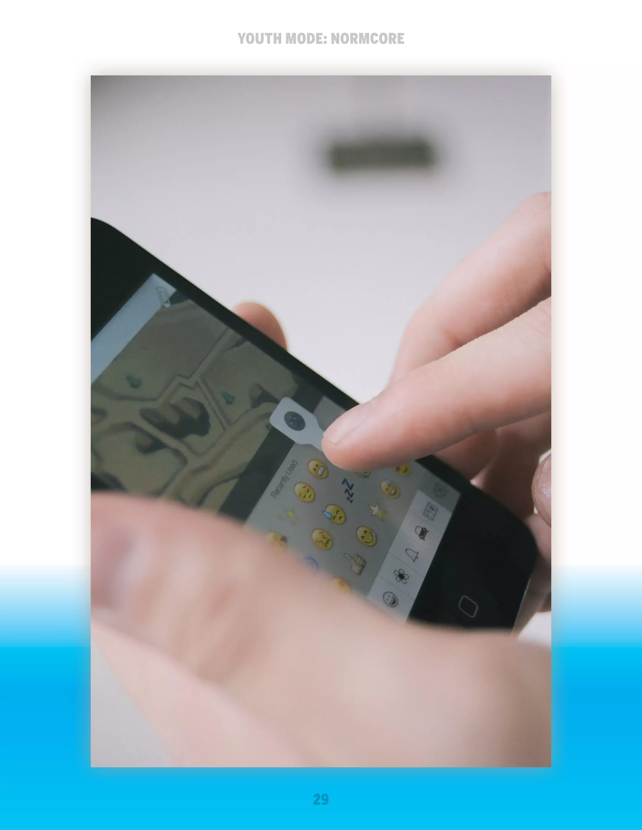 YOUTH MODE: NORMCORE

29

 