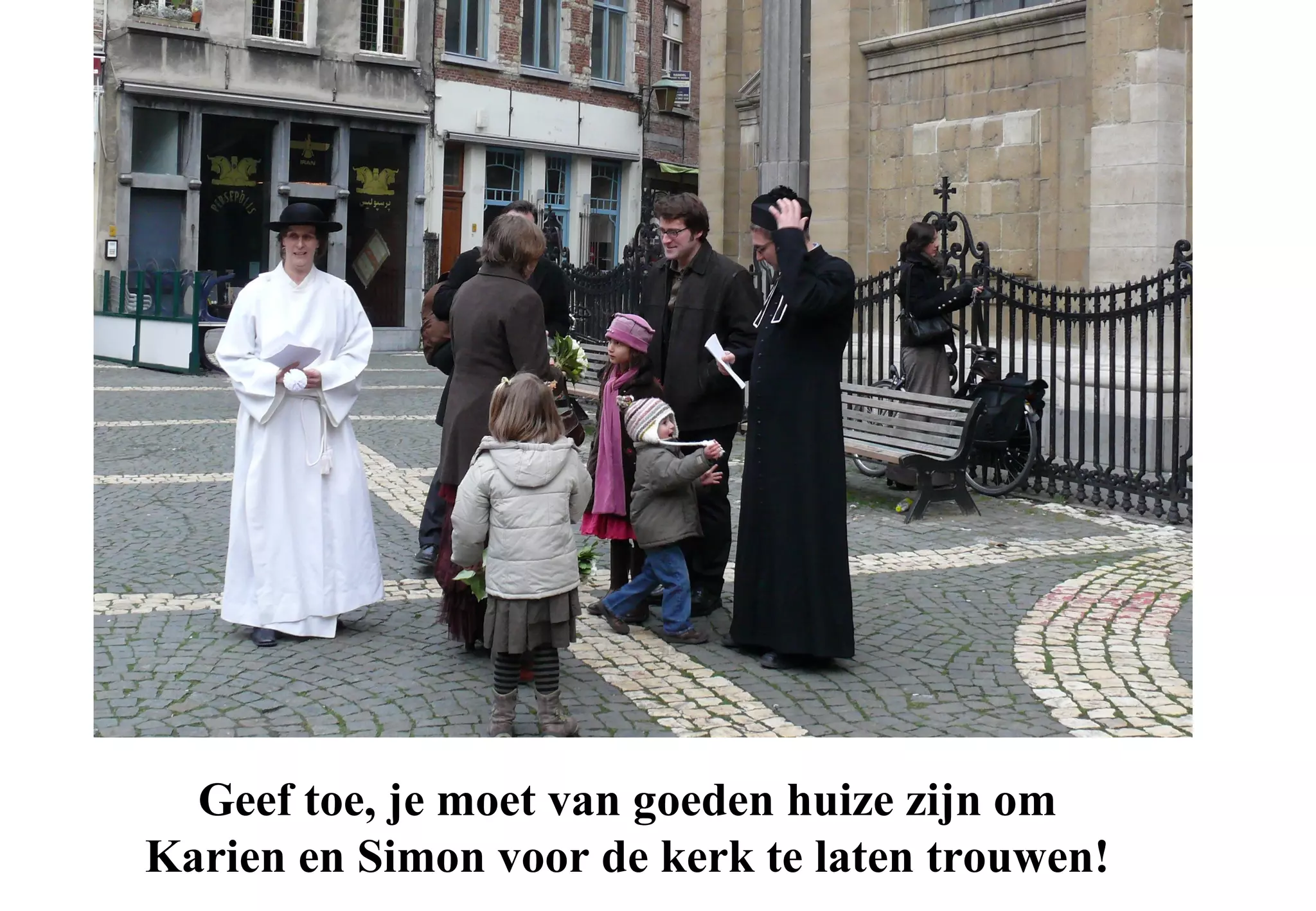 Geef toe, je moet van goeden huize zijn om
Karien en Simon voor de kerk te laten trouwen!
 