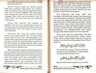 kt'rena Allah, Sc'nrua aktivittrs yang be,rtujuan rncncari 
ridha Allah adalah zikir. 
Aktivitas rohaniah (batin) dan aktivitas jasadiah 
(fisik) harus didasarkan pada pikiran dan keyakinan. 
Zikir, jika pelaksanaannya masih menggunakan pikiran 
sadar, maka dia disebut "Tafakkur." Jlka pelaksanaanya 
sudah menggunakan pikiran bawah sadar, yakni dengan 
mengingat secara fokus dan bervisualisasi, maka dia 
disebut "Zikir." Dan zikir inilah yang saya maksudkan 
"Zikir Khusus". 
Menurut Ahli Tasawwuf, Ibnu Athaillah As- 
Sakandari, zlkfu yaitu upaya membebaskan diri dari lalai 
dan lupa dengan meraskan kehadiran Allah, sambil terus 
mengulang-ulang nama Allah dengan bersuara mapun 
hanya dalam hati. 
Nama-nama Allah yang kita ucapkan memiliki 
kekuatan yang sangat dahsyat. Zlkir itu sendiri adalah 
sebuah energi. Dan kita bisa mentransformasikan zikir 
menjadi cahayayang bergerak sangat cepat ke hadirat Allah, 
dan segera menarik apayar.g kita inginkan manakala kita 
bisa menyelaraskan diri dengan kehendak Allah. Untuk 
bisa rnenyelaraskan diri, kita perlu latihan dan membuka 
bashirah yang akan dijelaskan nanti. 
Bahkan, kata apapun yang kita ucapkan sesungguhnya 
juga bisa menjadi energi. Kalimat yang keluar dari mulut 
kita adalah energi yang manfaat atau mudharatnyakembali 
kepada diri kita. Kalimat baik akan mendatangkan energi 
positif, dan kalimat buruk akan mendatangkan energi 
negatif. Percayalah, jika Anda berkata-kata buruk atau 
mengucapkan kalimat yang menyakitkan orang, Anda 
akan menarik energi negatif masuk ke dalam diri Anda. 
Zi«Ir< r'  
64 ( t' 
iVkrvrbnrrrqkirknr Kekunrnr Bnshinqk 
Sepanjang Anda belum melepaskannya, pikiran Anda tidak 
akan fokus dan hati Anda tidak merasakan ketenangan' 
Karena itu segera lepaskan energi negatif Anda dengan 
meminta maaf kepada orang yang bersangkutan bila 
mungkin. Katakan pada diri sendiri: "Maafkan saya! Saya 
menyesal. Terima kasih. Saya mengasihi." 
Dalit kedahsyatan zikir lafazh " Allah" telah 
disampaikan oleh Rasulullah barguna bagi kelangsungan 
dunia. Rasulullah Saw bersabdas: "selagi di dunia ini masih 
ada orang yang mengucapkan lafazh Allah, maka dunia 
tidak akan kiamat." Lafazh Allah yang diucapkan terbukti 
menjadi sebuah energi dahsyat yang mamPu menahan 
kehancuran dunia. Begitu juga kalimat Istighfar, ia mampu 
meredam kemurkaan Allah, mendatangkan keberkahan, 
menyelaraskan dan mengharmoniskan alam semesta 
sehingga tidak terjadi kerusakan atau turun azab Allah. 
Karena itulah, maka kita diperintahkan oleh Allah 
untuk berzikir sebanyak-banyaknya, dengan berdiri, 
dengan duduk maupun dengan berbaring, di pagi hari 
maupun di sore hari. Mari kita perhatikan firman Allah di 
bawah inil 
)«1ts *,"üs, § ii) lus 
Dan berzikirlah menyebut Tuhanmu sebanyak-banyaknya 
serta bertasbihlah di waktu petang 
dan pagi hari (QS. AIi Imran /3: a. 
",rß'r+ljfäv"?fsii,rfrr' 
Maka berzikirlah kamu kepada-Ku niscaya Aku 
ffIJi 
r 
* 
Y 
i 
I 
 
