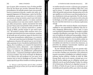 202 SOBRE LA VIOLENCIA ' 
que el oyente debe reconstruir como el enlace perdido 
entre las dos líneas que escucha. Schumann lleva este 
procedimiento de melodía ausente hasta una autorrefe-rencia 
en apariencia absurda, cuando más tarde, en el 
segundo fragmento de Humoresque, repite las dos líne­as 
melódicas, aunque esta vez la partitura no contiene 
una tercera, no hay voz interior, pues lo que está ausen­te 
es la propia melodía ausente o la misma ausencia. 
¿Cómo podemos tocar esas notas cuando, respecto a lo 
que debe interpretarse, repiten exactamente las notas 
previas? Estas notas interpretadas están privadas de lo 
que no está ahí, de su carencia constitutiva o, parafra­seando 
la Biblia, pierden incluso lo que nunca tuvie­ron. 
13 El auténtico pianista debe entonces tener el sa­voir- 
faire para interpretar las notas existentes, positivas, 
de tal modo que uno pueda ser capaz de discernir el eco 
de las notas acompañantes «silenciosas» o su ausencia. 
¿No es así como funciona la ideología? Una serie de 
suplementos obscenos del superyó que no son interpre­tados 
sustentan el texto o la práctica explícitamente ideo­lógicos. 
En el socialismo, un conjunto de imperativos y 
prohibiciones tácitos, silenciosos —que enseñaban al 
sujeto a no tomar en serio algunas normas explícitas y a 
realizar un conjunto de prohibiciones públicamente 
desconocidas— sostenían la ideología explícita de la de­mocracia 
socialista. Una de las estrategias de disidencia 
en los últimos años del socialismo era, por tanto, la de 
tomarse más en serio la ideología en el poder y literal­mente 
más de lo que ella se tomaba a sí misma, ignorando 
13. «Porque a todo el que tiene, más se le dará, y tendrá en 
abundancia; pero al que no tiene, aun lo que tiene se le quitará» 
(Mateo, 25:29). 
LA TOLERANCIA COMO CATEGORIA IDEOLÓGICA 2 0 3 
su sombra virtual no escrita: «¿Quieres que pongamos 
en práctica la democracia socialista? Muy bien, pues 
aquí la tienes». Y cuando uno recibía de los apparat-chiks 
del partido insinuaciones desesperadas acerca de 
que aquélla no era la forma en que funcionaban las co­sas, 
simplemente tenía que ignorarlas. Por ello el ache-ronta 
movebo implica que, en la práctica de la crítica de 
la ideología, no se debe cambiar el texto explícito de la 
ley, sino más bien intervenir en su obsceno suplemento 
virtual. 
¿Recuerdan cómo actúa la relación con la homose­xualidad 
en una comunidad de soldados? Hay dos ni­veles 
claramente diferenciados. Por un lado, se ataca 
con brutalidad la homosexualidad: se margina y golpea 
a aquellos identificados como gays. Pero, por otro lado, 
una red implícita de indirectas homosexuales, chistes y 
prácticas obscenas acompaña a esta homofobia explíci­ta. 
La intervención radical en la homofobia militar no 
debería centrarse en la represión explícita de la homo­sexualidad, 
sino más bien en «mover los cimientos», en 
perturbar las prácticas homosexuales implícitas que 
sostienen la homofobia explícita. 
Es este subsuelo obsceno el que nos permite enfo­car 
el fenómeno de Abu Ghraib de un modo nuevo. En 
su reacción a las fotos que mostraban a los prisioneros 
iraquíes torturados y humillados por soldados estadou­nidenses, 
hechas públicas a finales de abril de 2004, 
George Bush, como era de esperar, subrayó que se tra­taba 
de hechos aislados que no reflejaban aquello que 
defiende y por lo que lucha Estados Unidos: los valores 
de la democracia, la libertad y la dignidad personal. Y, 
en efecto, el hecho de que el caso se convirtiese en un 
escándalo para la opinión pública que colocó a la admi­ 
 