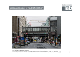 Gedankenspiel „Friedrichstraße“! 
2 
CCC-BY-SA 3.0 DXR/Daniel Vorndran ! 
Source: https://commons.wikimedia.org/wiki/File:S-Bahnhof_Friedrichstra%C3%9Fe,_North_view_20130724_1.jpg! 
 