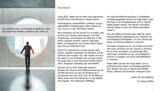 www.FutureManagementGroup.com
Vorwort
2
Living 2025: Haben Sie die Vision einer glänzenden
Zukunft Ihres Unternehmens in diesem Markt?
Technologische, wirtschaftliche, politische und ge-
sellschaftliche Veränderungen haben Einfluss da-
rauf, wie wir im Jahr 2025 leben werden.
Noch bewohnen wir die Zukunft nur im Geiste, aber
es lohnt sich, darüber nachzudenken, wie Orte,
Umgebungen und Konzepte des Wohnens in zehn
Jahren aussehen könnten. Warum? Weil jeder
Mieter und Eigentümer auch Kunde, Klient, Nutzer
oder Gast ist. Hoffentlich Ihrer!
Wovon Ihr Unternehmen und Sie morgen leben
werden, darüber entscheiden die Wünsche und Be-
dürfnisse Ihrer Kunden. Nur: Wie werden Ihre Kun-
den leben? In der Großstadt oder auf dem Lande?
Als Single oder in einer Patchwork-Familie? Barrie-
refrei, ökologisch nachhaltig oder technikaffin?
Und wer wird zu Ihrer Zielgruppe gehören?
Wussten Sie, dass bei einer Nettozuwanderung von
230.000 Personen pro Jahr die Bevölkerung in
Deutschland erst nach 2035 unter die 80-Millionen-
Marke sinken wird? Der Wohnraum in den Städten
wird knapper, Ihre Zielgruppe vielfältiger.
Die hohe Wohnflächennachfrage in Großstädten
und Ballungsgebieten könnte zur Folge haben, dass
die Mieten und Immobilienpreise auch in Zukunft
kräftig steigen werden. Mit welchen innovativen
Wohnkonzepten könnte hier Abhilfe geschaffen
werden?
Eine der größten Veränderungen stellt die rasant
voranschreitende Digitalisierung dar. Besetzen Sie
entscheidende Schnittstellen, um vom Internet der
Dinge und Dienste profitieren zu können?
Ziel dieses Foresights ist es, mit Trends und Annah-
men einen Grundriss von der Zukunft zu zeichnen,
der es Ihnen ermöglicht, auf potenzielle Über-
raschungen vorbereitet zu sein und strategische
Chancen in heutigen und neuen Geschäftsfeldern
zu erkennen.
Dabei sollten Sie sich die Frage stellen, wie zu-
kunftsrobust Ihre Vision und Strategie eigentlich
sind. Werden Sie auch im Wandel des Marktes
'Bauen, Wohnen und Einrichten' erfolgreich sein?
Leisten Sie sich Weitblick,
Ihr Gregor Schiffer
Die schönste Vision und Strategie ist gefährlich, wenn
die Zukunft des Marktes unbekannt oder unklar ist.
 
